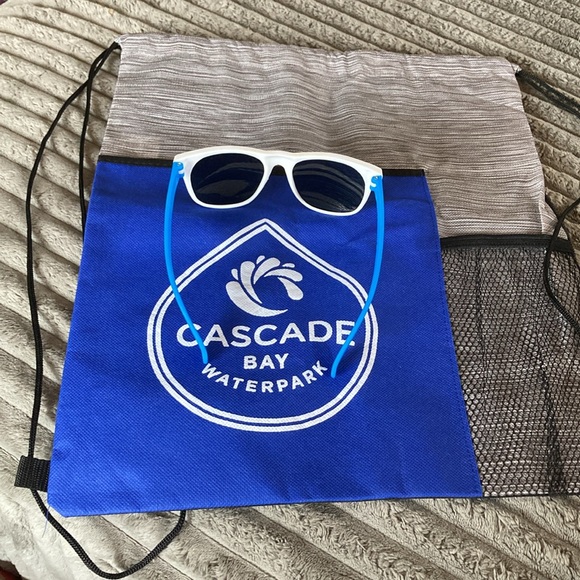 Cascade Bay Waterpark Adjustable String Backpack 🎒 + Sunglasses 😎 🏊♂️🌞 NWOT - Picture 6 of 9